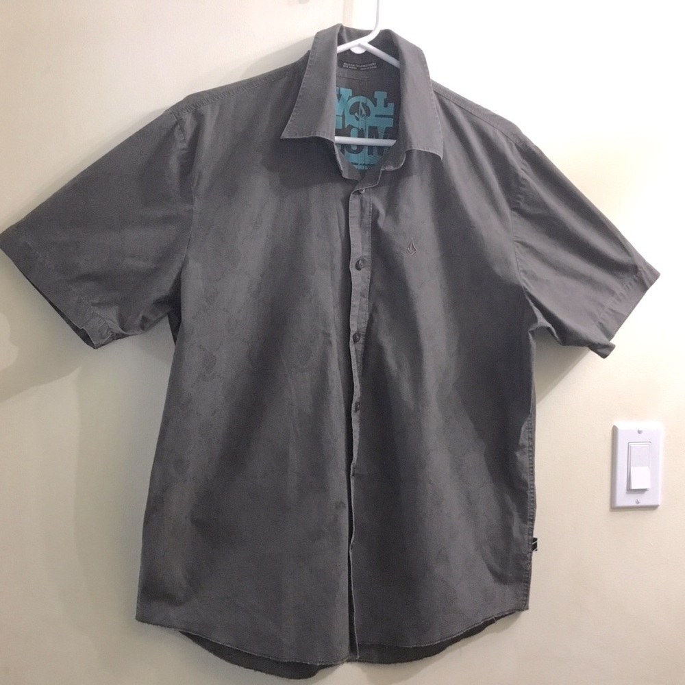 Mens Volcom tailored button front shirt